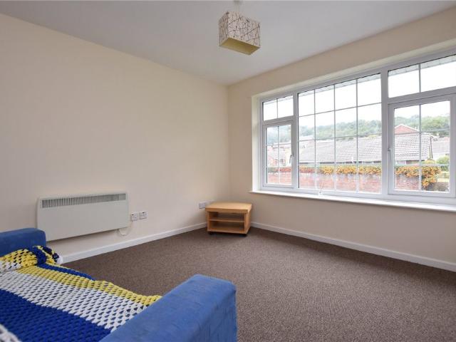 18, Abbeydale Grove, Kirkstall, Leeds, LS5 3RE