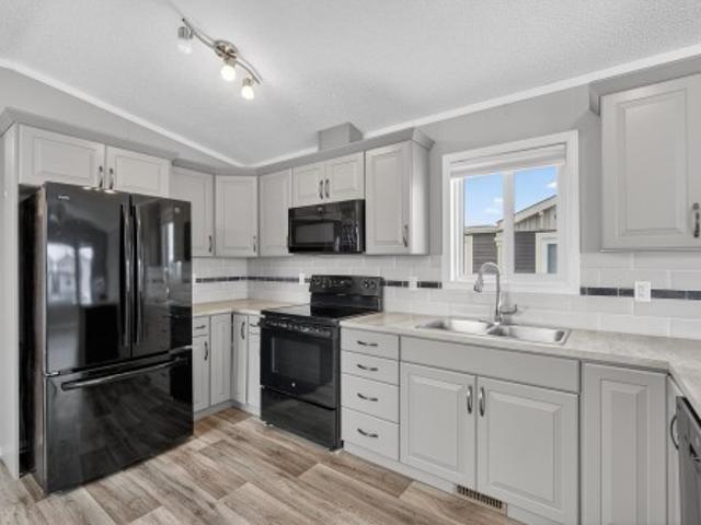 18 Aspen Avenue, Morinville, AB, T8R 2P7 house for sale | Listing ID E4481 | Royal LePage