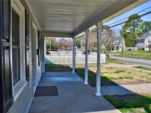 18 Bainbridge AVE