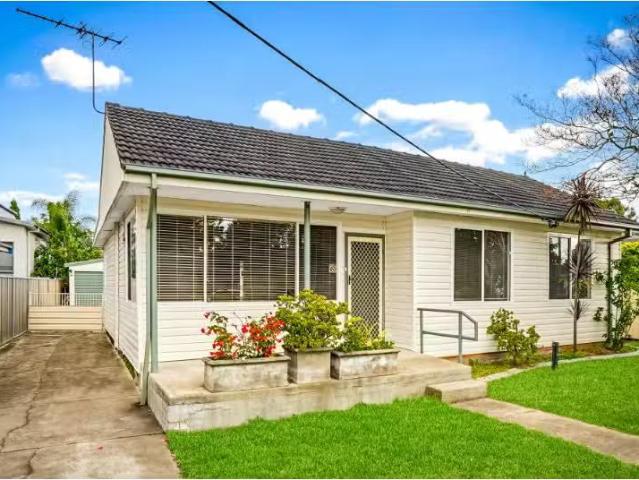 18 Ball Street, COLYTON House for rent Listed by Lucy Bantick.