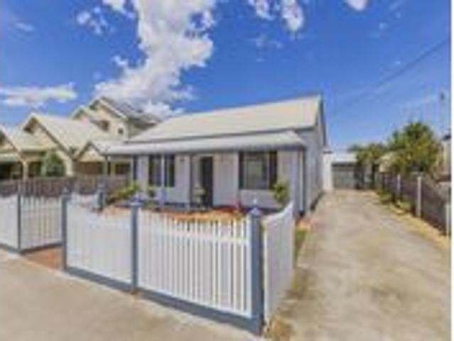 18 Bay St Rippleside Victoria 3215