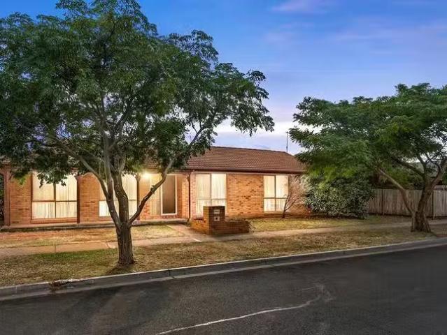 18 Becker Close, Melton West, VIC 3337