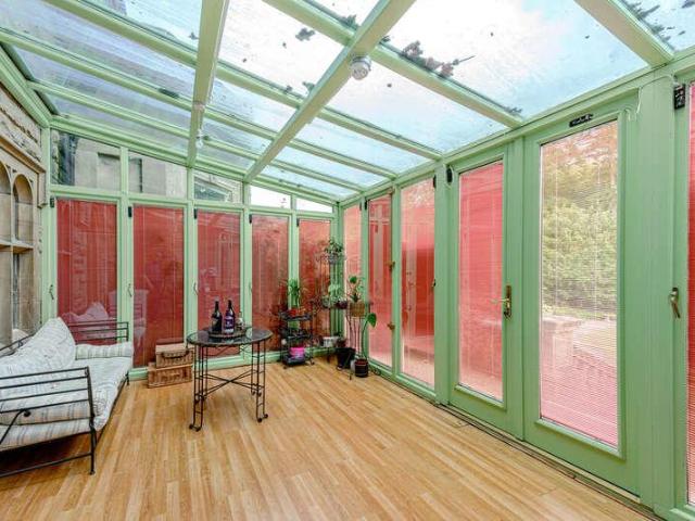18 bed house for sale