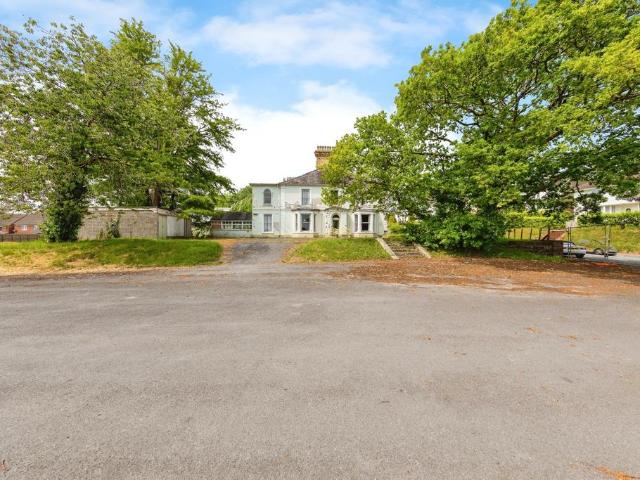 18 bedroom detached house for sale