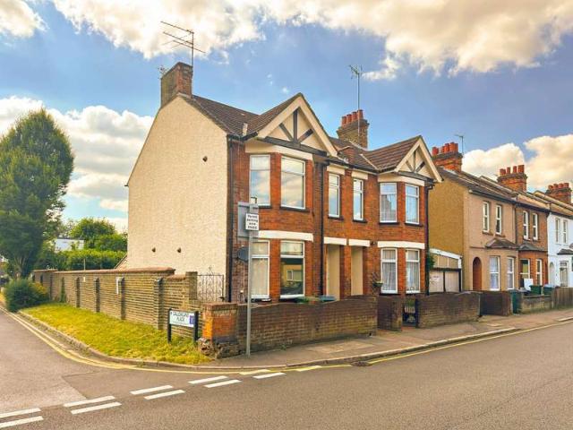 18 Bedroom Detached House