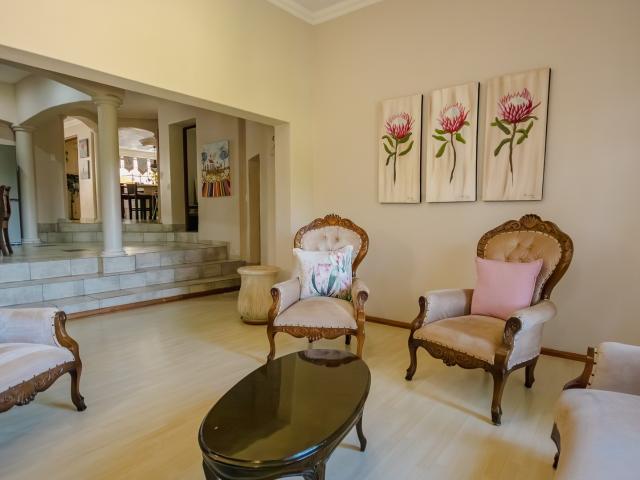 18 Bedroom House For Sale in Kameeldrift West