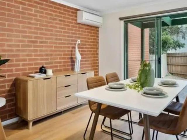 18 Bettina Street, Melbourne