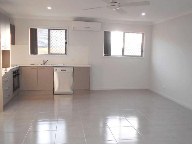 1/8 Bonney Close Morayfield, QLD 4506