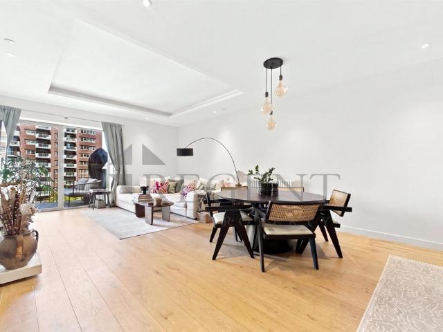 18 Botanic Square, London E14 3 bed apartment to rent £3,900 pcm £900 pw