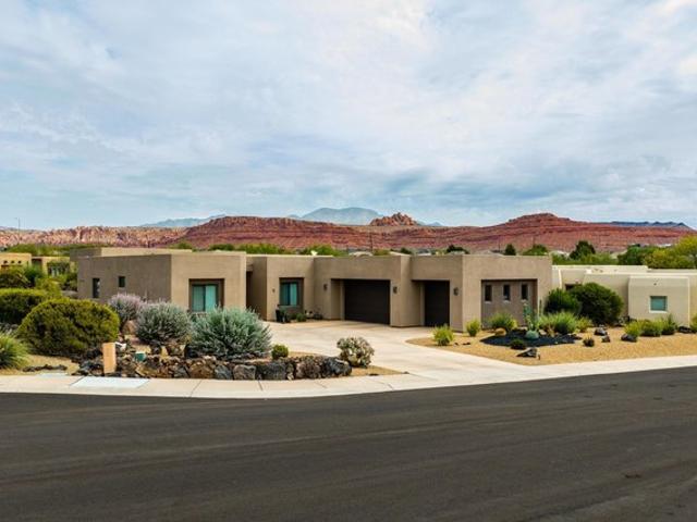 18 Boulder Cir W, Santa Clara, UT 84765
