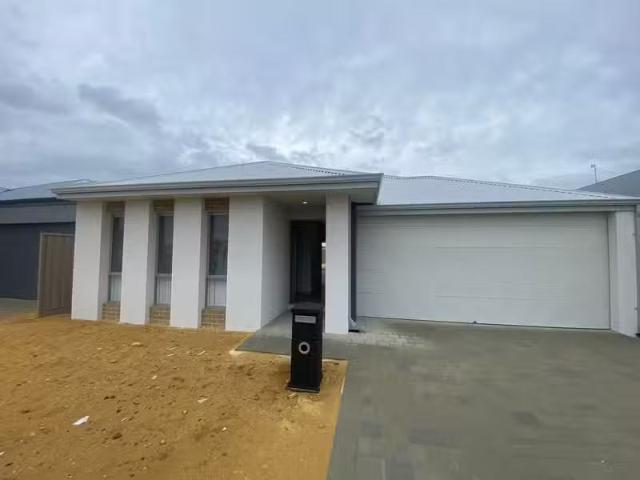 18 Bluevale Way, YANCHEP, WA 6035 House for Rent