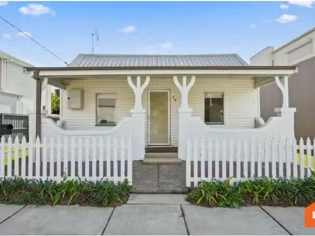 18 Buchanan Street, Merewether House for rent Listed by Leasi.