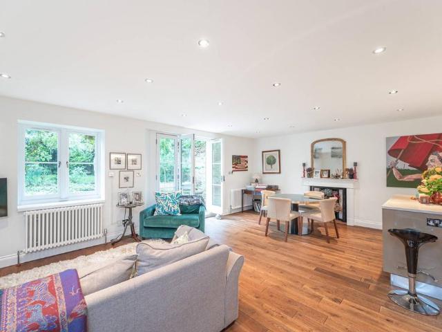 18 Buckland Crescent, London, NW3 5DX, United Kingdom | 2 bed apartment for rent #133404826 | Rentberry