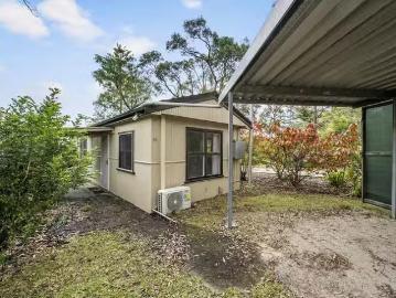 Brightwaters, Awaba - Parking