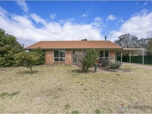 18 Centennial Close, ARMIDALE House for rent Listed by Proper.
