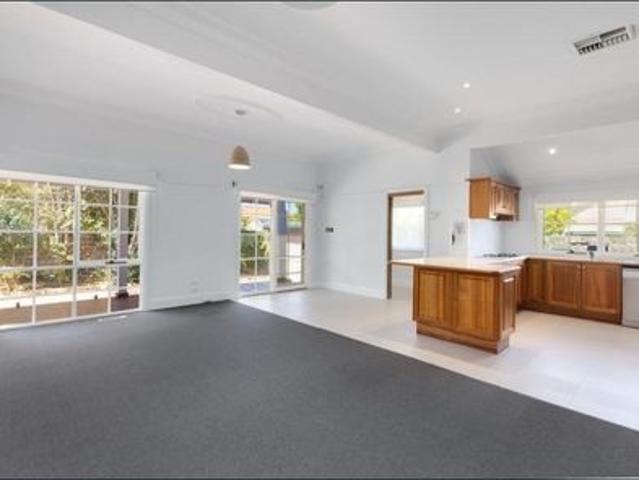 18 Collins Street Essendon