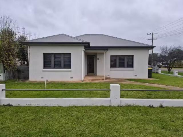 18 Cowcumbla St, Cootamundra House for rent Listed by Joanne.