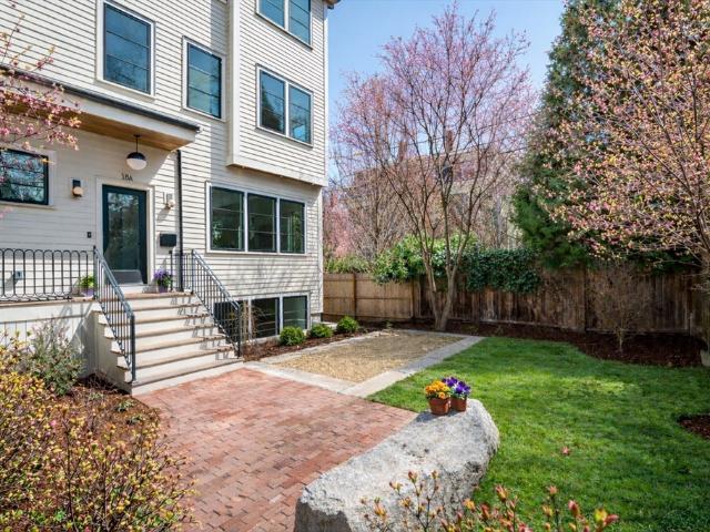 18 Clinton St, Unit A, Cambridge, MA 02139 | MLS #73515