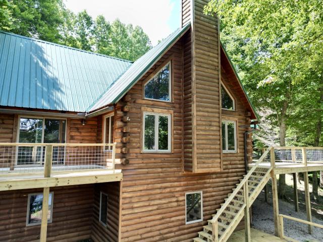 18 Crazy Horse Ln