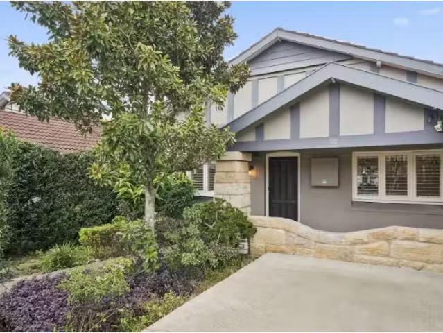 18 Crabbes Avenue, Willoughby House for rent Listed by Nicola.