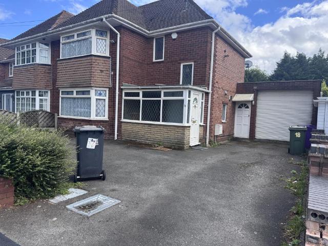 18 Cumberland Road, Bilston, WV14 6LT 4 bed semi detached house to rent £1,500 pcm £346 pw