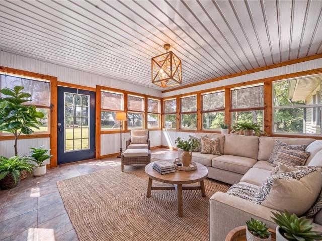 18 David Road NW