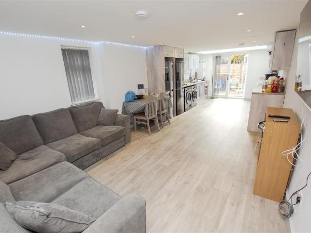 18 Dawlish Road, Metchley, B29 7AE, United Kingdom | 6 bed house for rent #133647370 | Rentberry