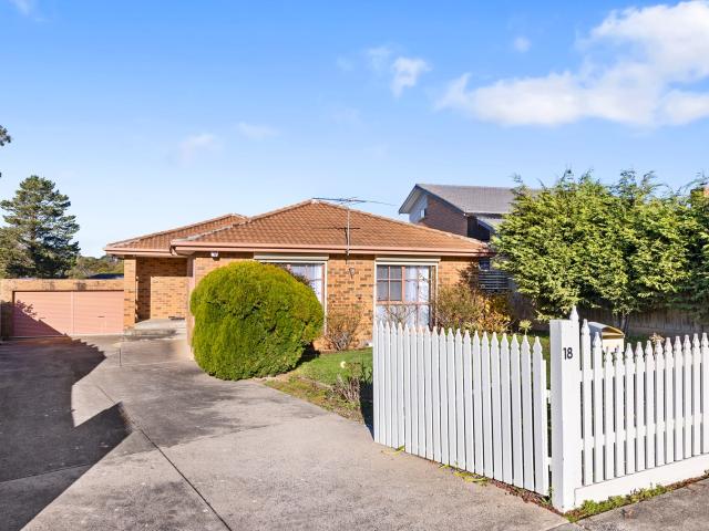 18 Denton Drive, Endeavour Hills, VIC 3802 House for Rent Ray White Mount Waverley