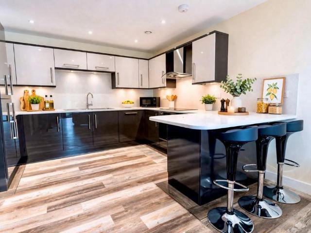 18 Ecco 3 bed apartment to rent £1,521 pcm £351 pw