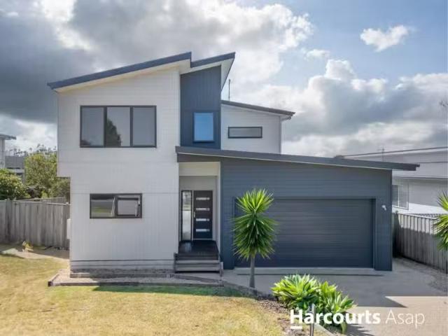 18 Echidna Grove, Cowes, VIC 3922 House for Rent