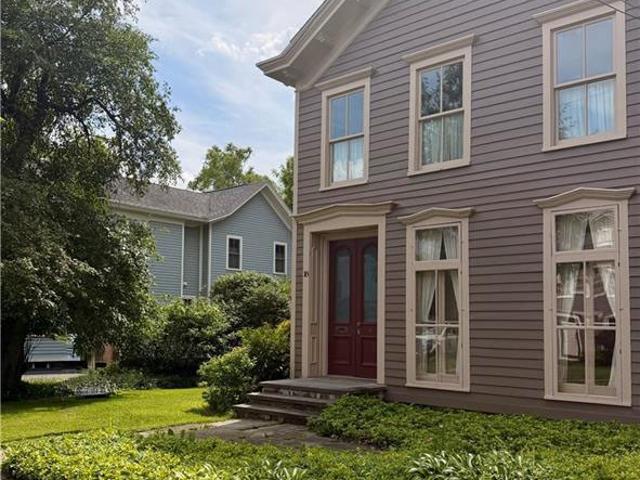 18 Eagle Street