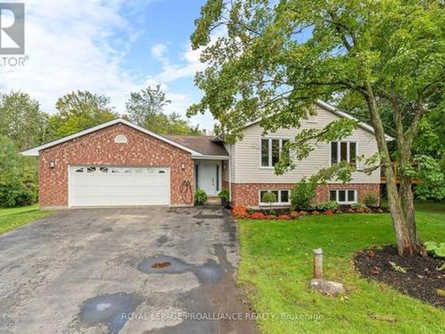 18 East Townline Road, Front Of Yonge, ON, K0E 1R0 house for sale | Listing ID X13740 | Royal LePage