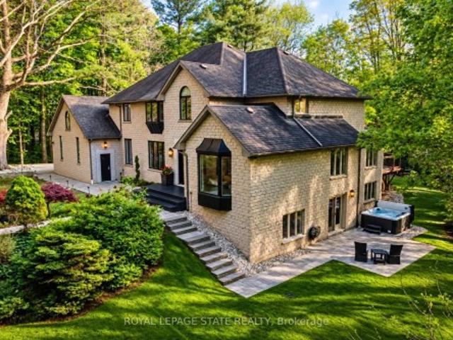 18 Elder Crescent, Hamilton, ON, L0R 1R0 Luxury House for sale | Listing ID X13811 | Royal LePage Carriage Trade Luxury Properties