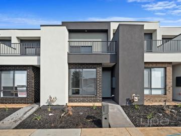 Rockbank, Victoria - Garden, Parking, Equipped kitchen
