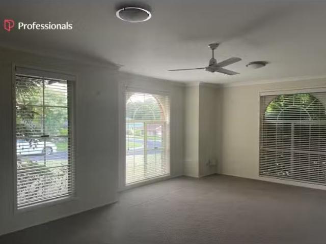 18 Emerald Drive, Meroo Meadow House for rent Listed by Maddi.