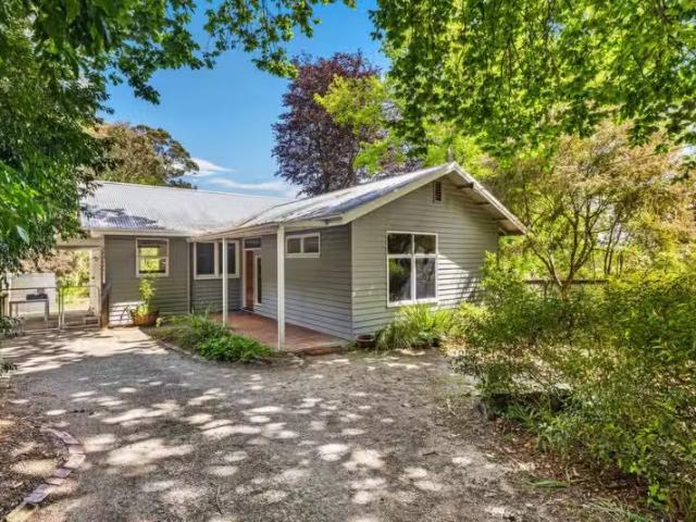 18 Everest Cres, Olinda VICTORIA 3788 House For Lease