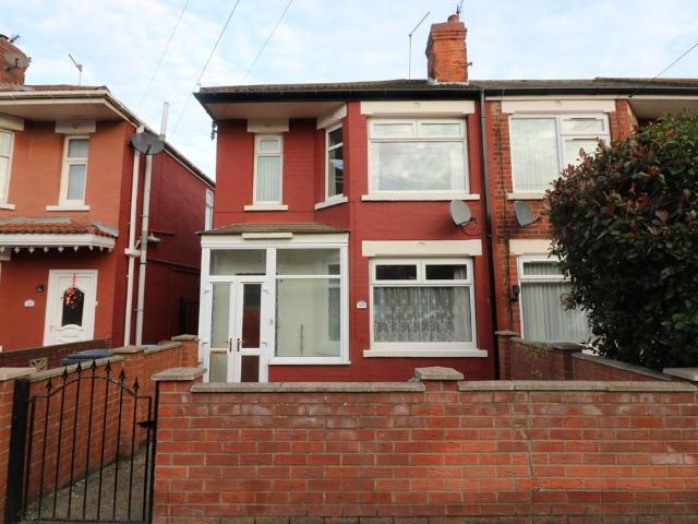 18 Farndale Avenue 3 bed end of terrace house to rent £825 pcm £190 pw