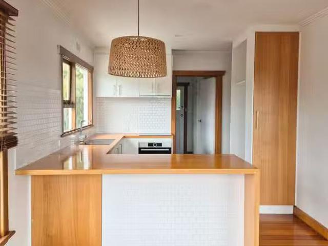 1/8 Gerrard Street, MOONAH, TAS 7009 House for Rent