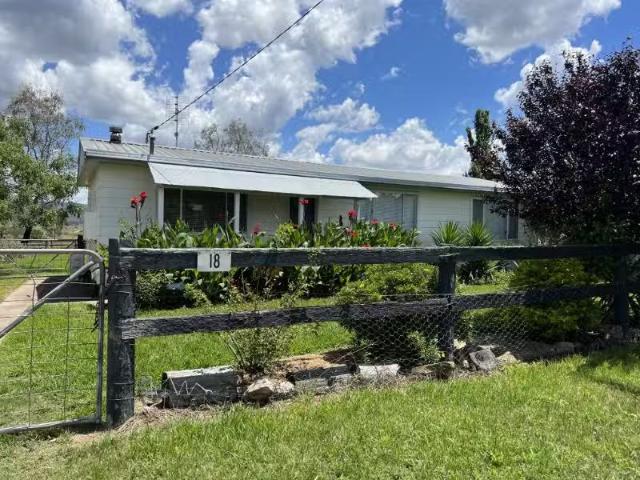 18 Goulburn Drive, SANDY HOLLOW House for rent Listed by Erin.