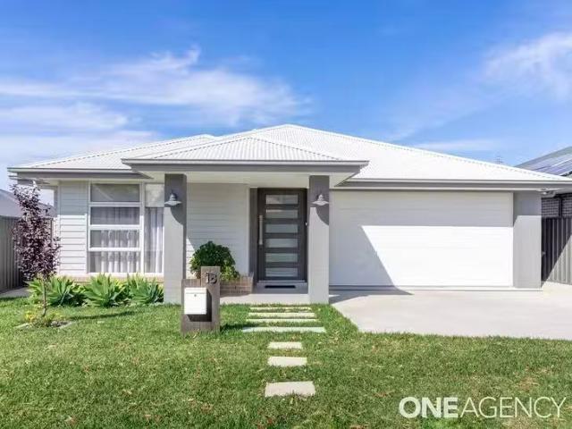 18 Halloran Street, Vincentia, NSW 2540