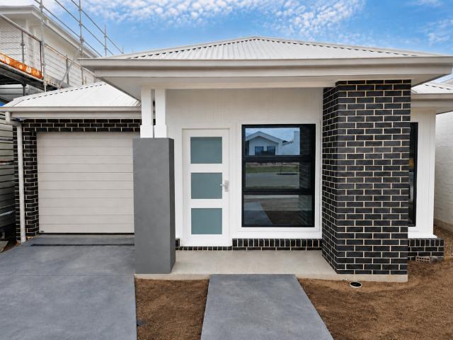 18 Hatter Circuit, CALDERWOOD NSW 2527