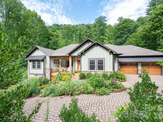 18 Hawks Pointe Lane