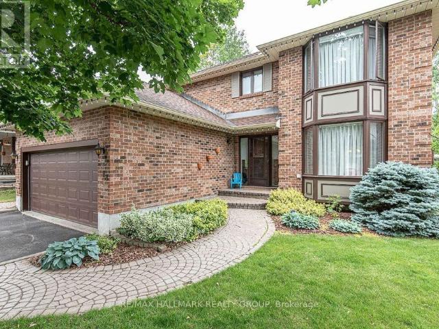 18 Hesse Crescent Ottawa, ON K2S1E4