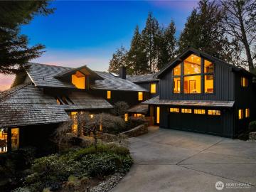 18 Holly Lane