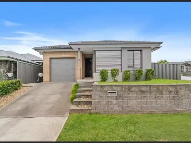 18 Hurst Street, SPRING FARM House for rent Listed by Chelsea.