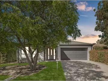 18 Inglewood Street, Gungahlin House for rent Listed by Tahli.
