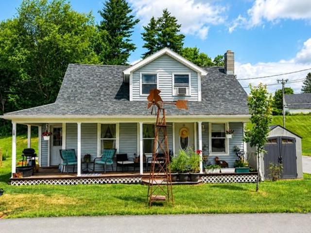 18 Irasburg St, Orleans, VT 05860