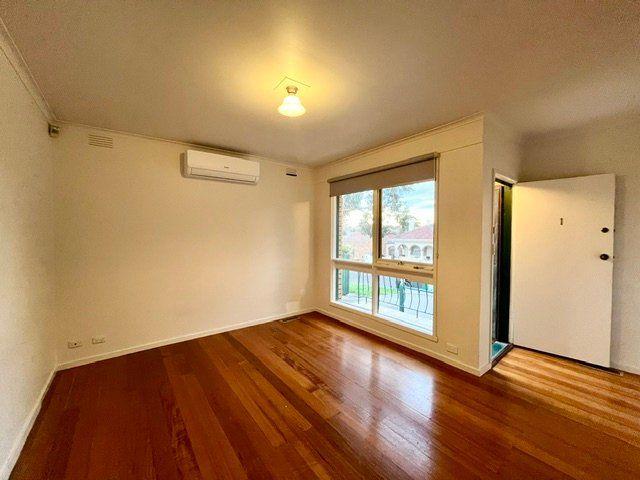 1/8 Irvine Crescent, Brunswick West VIC 3055