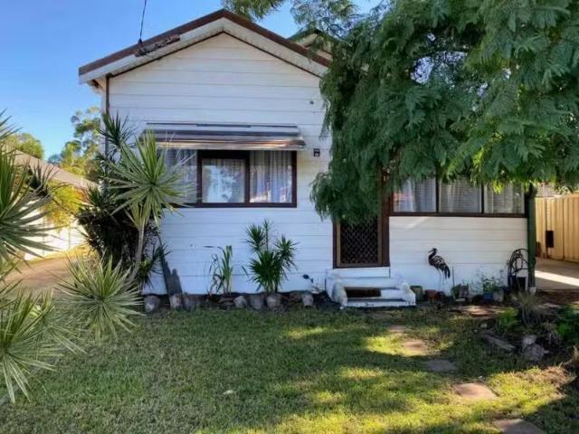 18 Koona St, Albion Park Rail House for rent Listed by Jeff C.