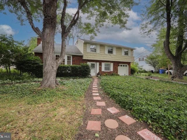 18 Lantern Ln